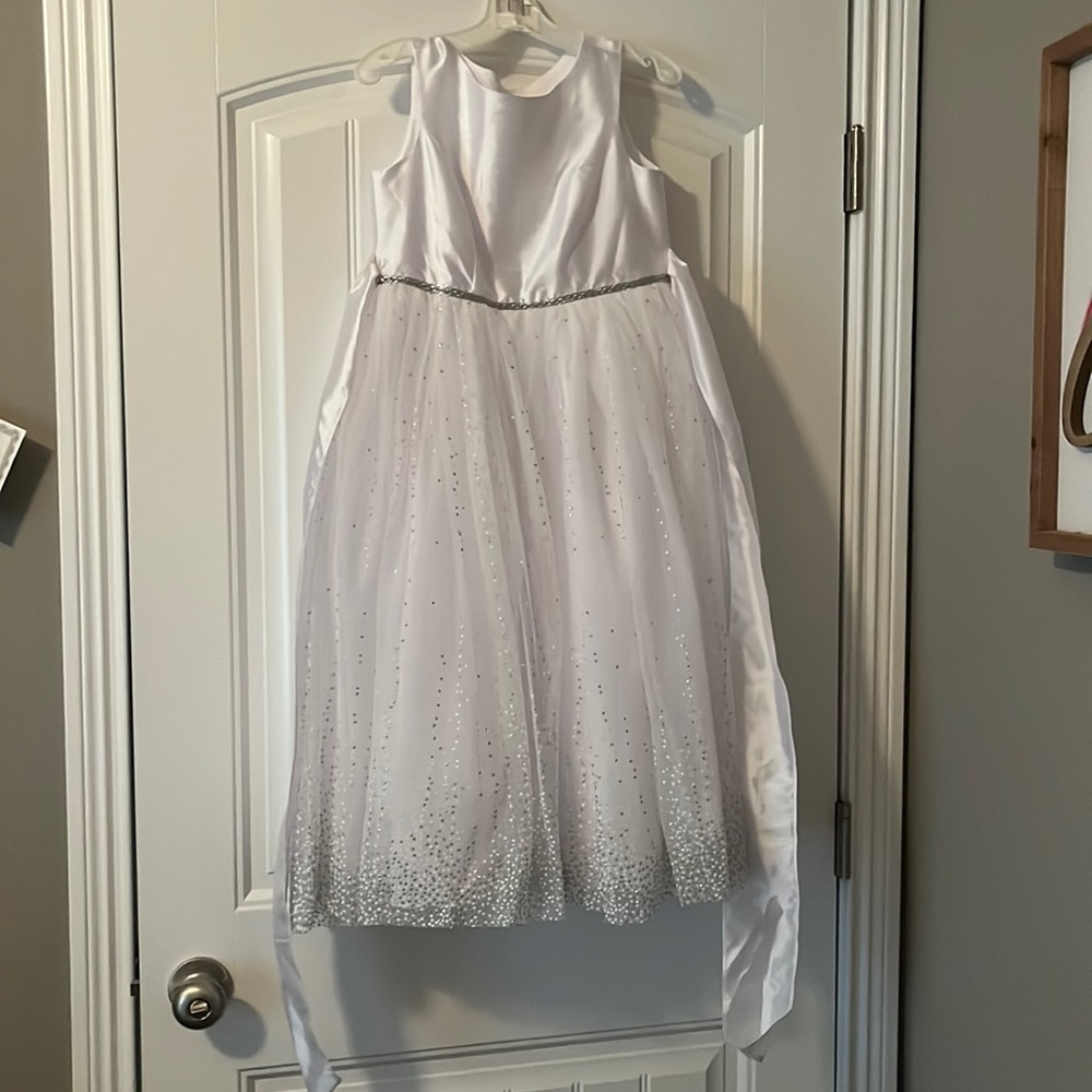 Size 10 flower girls dress, never worn.